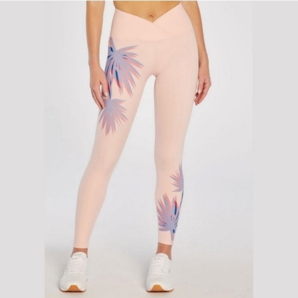Wildfox Maci Pink Palm Leaf Printed High Rise Crossover V Front 7/8 Leggings - Picture 1 of 10